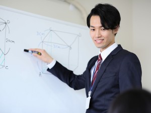 株式会社ピープル 個別指導塾の講師（教室長候補）／未経験歓迎／長期休暇あり
