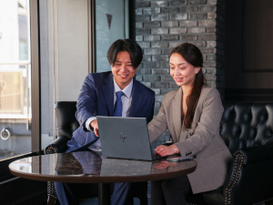 株式会社ネクサスプロパティマネジメント 営業事務／月給30万円／インセンティブあり／年3回大型連休