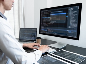 レメディ・アンド・カンパニー株式会社 社内SE職／年休125日／フレックス制／在宅勤務OK