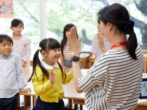 株式会社ＥＣＣ 営業／未経験歓迎／年休124日／賞与5.5カ月分／直行直帰可