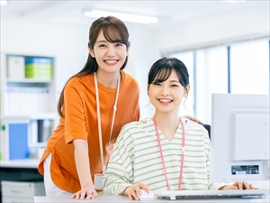 富士産業株式会社 社内ヘルプデスク／未経験OK／残業少なめ／働き方改革実施中