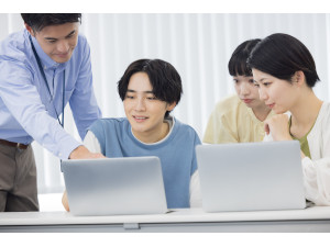 株式会社ラーカイラム(SYSホールディングスグループ) システムエンジニア／大手企業案件多／年休125日／リモート可