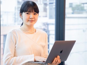 株式会社ホワイトエージェンシー Web広告運用／土日祝休／服装髪色自由／大手アパレル案件多数