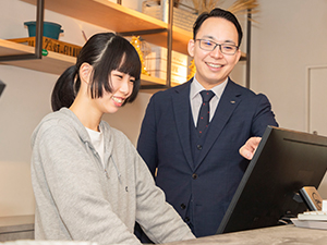 株式会社ベッセルホテル開発 ホテルのフロントスタッフ／日勤／駅チカ徒歩1分／未経験OK