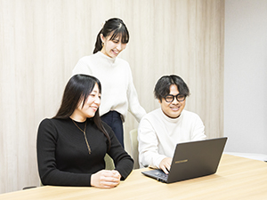 株式会社ハイレゾ 経理財務／土日祝休み／年休120日／フレックス／学歴不問