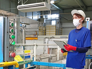 日本照射サービス株式会社 工場作業員／未経験歓迎／残業10h／賞与4.2カ月／転勤なし