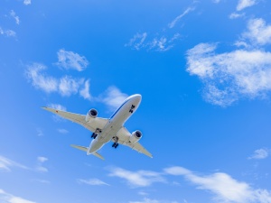 株式会社日本空港ロジテム(日本空港ビルデング(株)100%出資のグループ会社) 成田空港の通関士／空港に並ぶ免税品／実働7.5h／基本定時