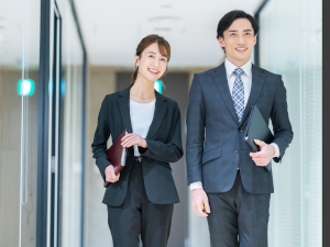 アポプラスステーション株式会社(クオールグループ) MR／月給44万円以上／上場企業グループ／専門領域PJ中心