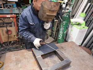 日本クロイド工業株式会社 溶接加工／月給26.3万円以上／年間休日124日／面接1回