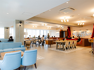 株式会社アミューズ【プライム市場】 電子チケット運営／休日は自由に設定OK／年休120日以上