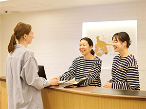 株式会社ステーションホテル 1.フロント／2.調理スタッフ（店長候補）・月9日休み