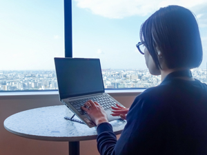 株式会社SUNGRAN 公式ECストアの運営スタッフ／年間休日123日／土日祝休み