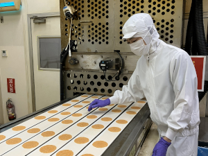 桂新堂株式会社 食品メーカーの製造職／未経験OK／夜勤無し／賞与年２回