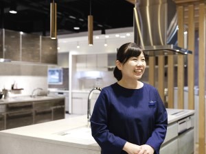 タカラスタンダード株式会社【プライム市場】 ショールームアドバイザー／年間休日122日／賞与4.6カ月分