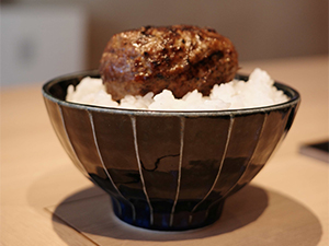 クローバーハウス株式会社 ハンバーグ専門店オープニングスタッフ／完全週休2日制