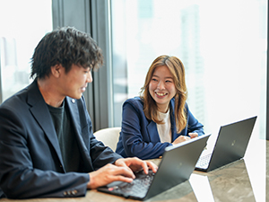 フラッグシティパートナーズ株式会社 事務職（採用・営業サポート）月３０万円／未経験歓迎／賞与2回