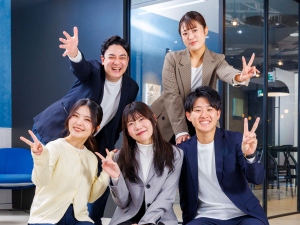 ＦＩＤＩＡ　ＳＯＬＵＴＩＯＮＳ株式会社(ＦＩＤＩＡグループ) 人事（採用マーケター・SNS採用広報）／土日祝休／残業少