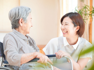 社会福祉法人近代老人福祉協会 介護スタッフ／未経験歓迎／賞与年4.2カ月／年間休日120日