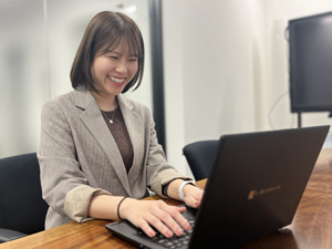 電脳株式会社 100％既存顧客営業／年休127日／インセン有／昇給年4回