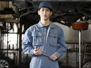 栃大自動車工業株式会社 未経験から始めるトラック整備士／残業少なめ／入社時の資格不問