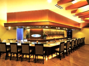 株式会社かやの（鉄板かや乃） 店舗スタッフ／正社員／未経験歓迎／人柄重視の採用／面接1回