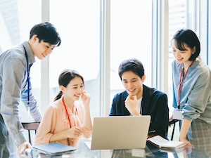 ラ・ハイナ株式会社 AWSエンジニア／リモート可／上流へ挑戦／家賃半額／土日祝休