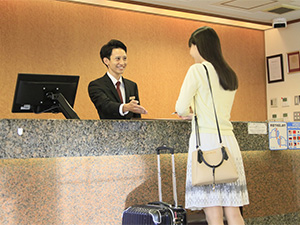 幕張実業株式会社 フロントスタッフ／未経験大歓迎／賞与年3回／年休110日以上