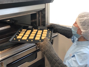 スリースター製菓株式会社(第一パングループ) 商品開発担当者／完全週休2日制／第一パングループ企業