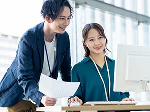 株式会社ＫＡＭＩＹＡ 設計スタッフ／年休169日（週休3日）／ドア専門メーカー