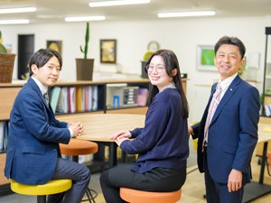 前田硝子株式会社 商社の営業事務／賞与5.6カ月／年休128日・残業5h未満