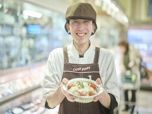 クックマート株式会社 店舗総合職／賞与4カ月分／年3回の3連休制度／裁量大きく活躍