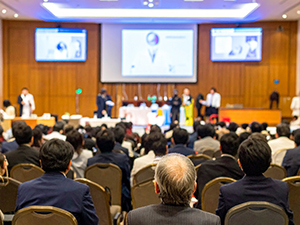 株式会社アース・ワン・オフィス 講演会・イベント運営進行ディレクター／未経験歓迎／経験者優遇