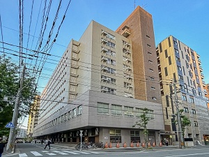 株式会社えみの和 コールセンター管理職／月給33万円～／駅チカ／残業20h未満