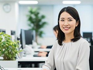 ストラパック株式会社 人事総務スタッフ／土日祝休み／残業少なめ／家族・住宅手当あり