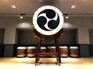 株式会社太鼓センター 経営企画室スタッフ／実働7時間／土日祝休／残業月10時間程度