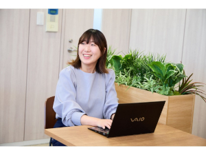 メディア株式会社 コールセンタースタッフ／土日祝休／年休128日／残業月20h