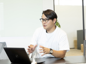 新日本住設株式会社 紙・Web統括ディレクター／管理職／年休120日／リモート有