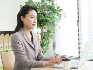 東京紙パルプ交易株式会社(大王製紙グループ) 事務／未経験歓迎／年休120日以上／土日祝休み／40代も活躍