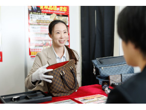 株式会社ＦＵＴＵＲＥ 催事場の買取スタッフ／１年目で年収1000万円超の実績多数！