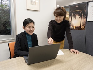 株式会社ケイズ 広告・企画ディレクター／未経験歓迎／年休125日以上