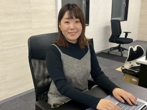 株式会社Ｇｒａｎｄ　Ｒｏｏｔｓ　Ｂｒｏｔｈｅｒｓ 不動産営業事務／月給26万円以上／社宅補助／残業月0～1h程