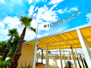 ＲＥＣＲＥＡＴＩＯＮＳ株式会社 店舗スタッフ（店長・料理長候補）／年休120日／月給35万～