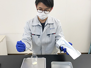 磐田化学工業株式会社 粉末食品の製品開発／賞与年3回／年間休日125日／残業少なめ