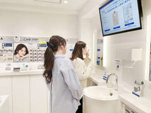 株式会社Ｌｃｏｄｅ 未経験可／カラコン専門店の運営／月給28万円～／年休120日