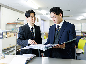 アリさんマークの引越社（株式会社引越社） 選べるお見積・お引越し現場／見積用スーツ貸与あり・月10日休