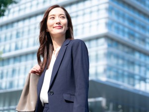 キトラ株式会社 貿易会社の総務経理／賞与実績4カ月分／年休122日／土日祝休