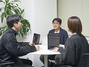 株式会社バドインターナショナル データ管理／未経験可／年休128／残業月4h／賞与平均8カ月