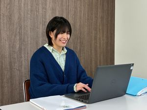 株式会社新協社 経験を活かせる／総務経理／残業ほぼ無し／年休127日