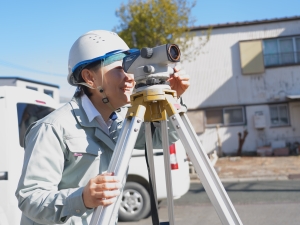 株式会社愛河調査設計 測量／未経験歓迎／年休120日／土日祝休み／若手も女性も活躍
