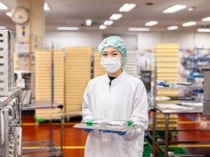 ゲートグルメジャパン有限会社 機内食の盛り付けスタッフ／未経験歓迎／年休125日／車通勤可